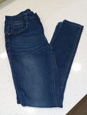Enjean Skinny Jeans in Dark Blue - Sleek Everyday Fit